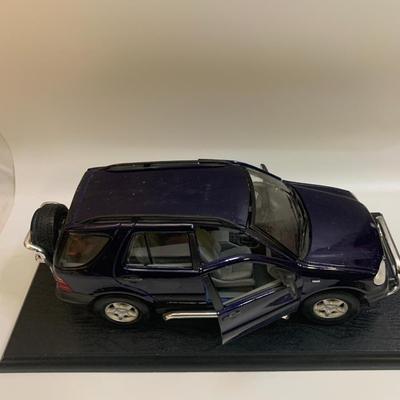 Mercedes-Benz ML 320 Model, 1:18, 1997 Special edition, Maisto Model - 12â€ x 5.5â€ x 4â€ approx