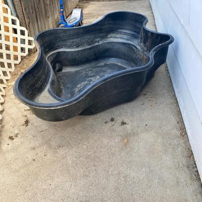 A 125 gallon fish pond good condition