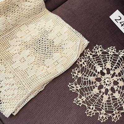Lace Table Clothes & napkins
