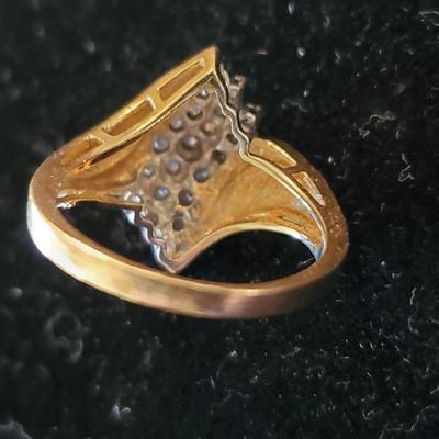 14K Gold ring with 21 DIamonds
