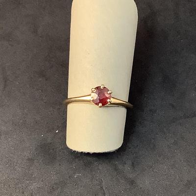 J1295 14kt Yellow Gold 6 prong Round Garnet Ladies Ring