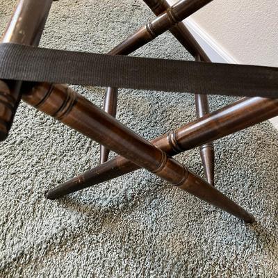 Fold up luggage stand