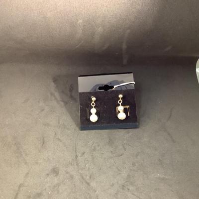 J1301 14kt Yellow Gold Pierced Dangle Freshwater Pearl Earrings