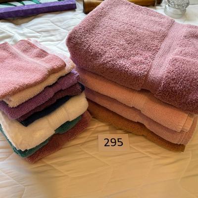 Lot of towels & wash cloths