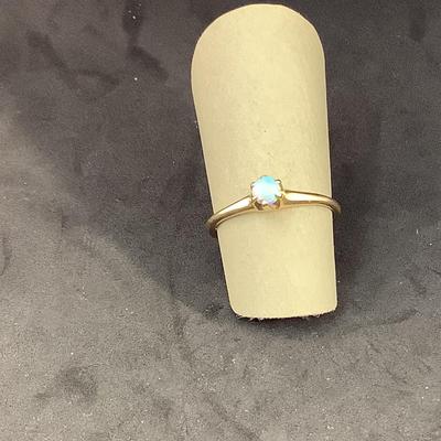 J1306 10kt Yellow Gold 6 prong Opal Ladies Ring