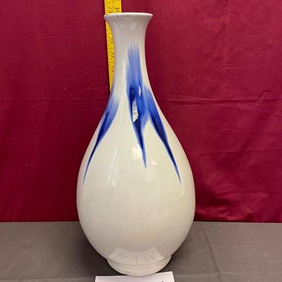 Blue/white vase