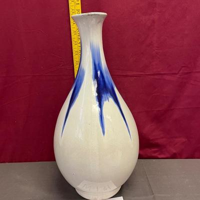 Blue/white vase