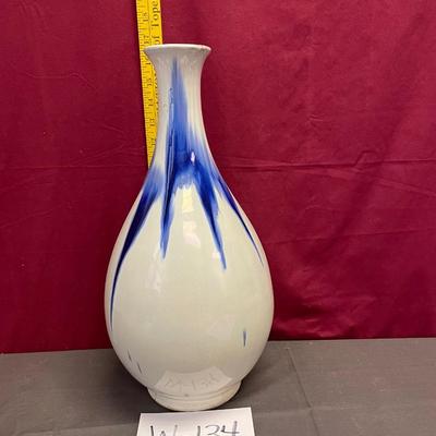 Blue/white vase