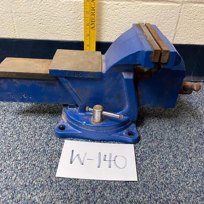Bench vise