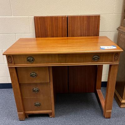 Saginaw desk w/ 4 leaves