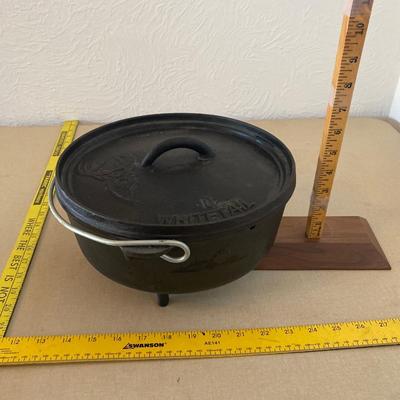 Cast iron dutch oven