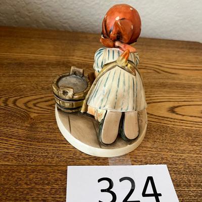 Hummel Girl Cleaning House