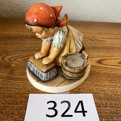 Hummel Girl Cleaning House