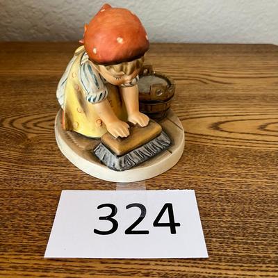 Hummel Girl Cleaning House