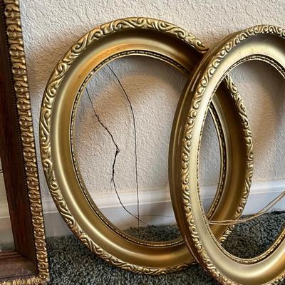 Lot of vintage picture frames