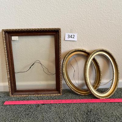 Lot of vintage picture frames