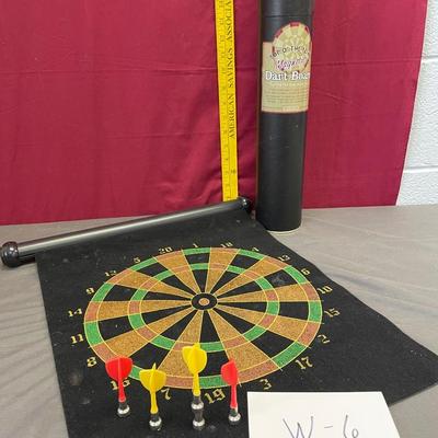 Magnetic dart board