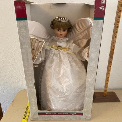 Animated porcelain angel