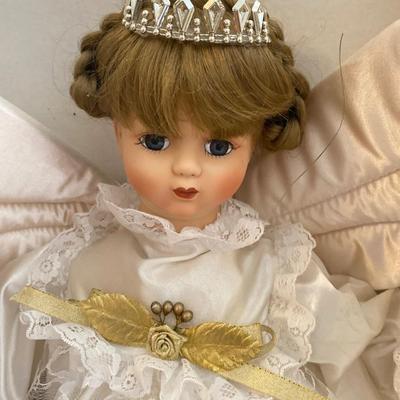 Animated porcelain angel