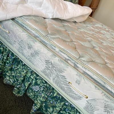 Queen Sized bed w/ Bedding