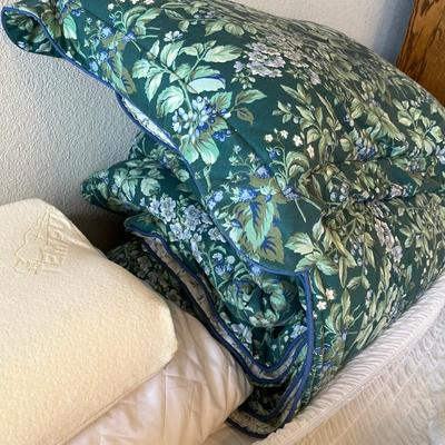 Queen Sized bed w/ Bedding