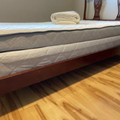 UB16-Twin Headboard, footboard, side rails and mattress/boxspring. This also includes a twin mattress pad.