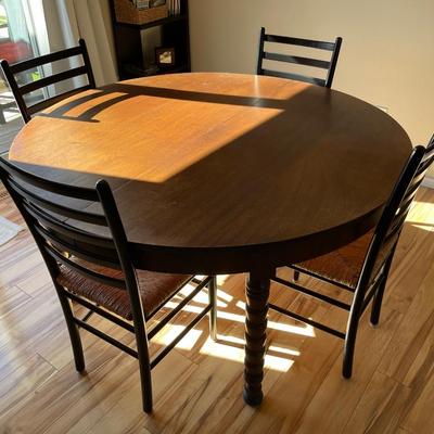 K1-Stunning Dining Room Table and 4 Chairs