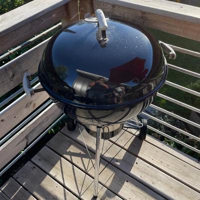 O8-Charcoal Weber Grill