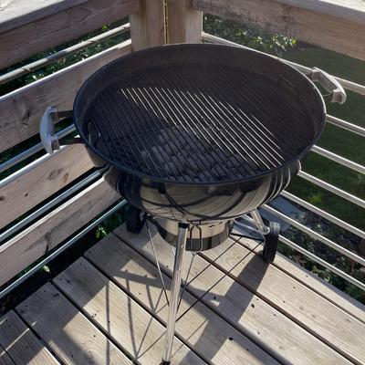 O8-Charcoal Weber Grill