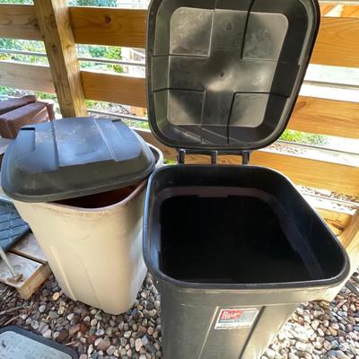 O16-Pair of large garbage cans