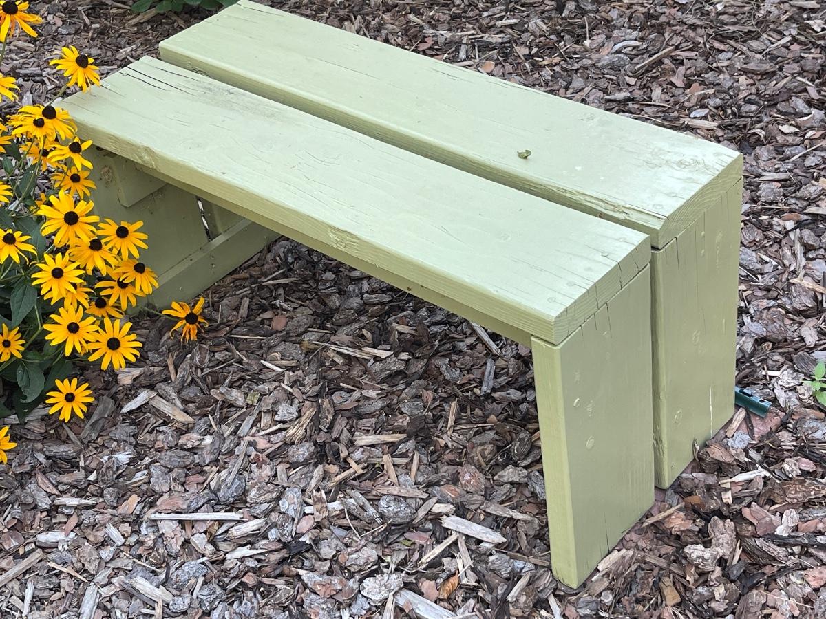 O19 small garden bench estatesales