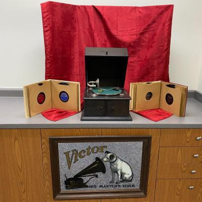 Parlophone Record Player ~ Victor His Masters Voice Mirror ~ 2 Record Albums