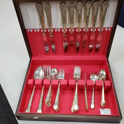 1847 Rogers Bros IS    Golden Royal Chippendale Stainless Service for 8