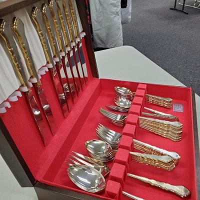 1847 Rogers Bros IS    Golden Royal Chippendale Stainless Service for 8
