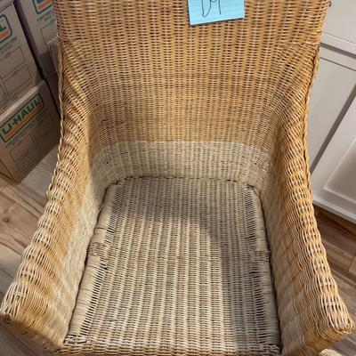 D9-Wicker chair with pads and pillow