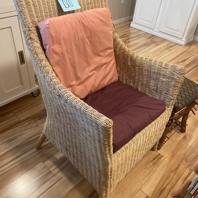 Do10-wicker chair with chair pads