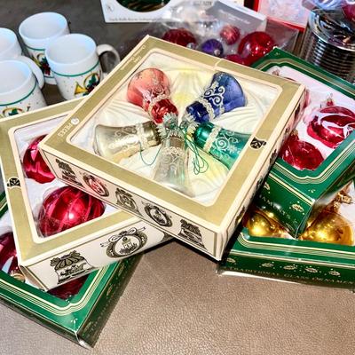 LOT 273  CHRISTMAS GROUP MINI LIGHTS BOXED ORNAMENTS CRYSTAL TREE