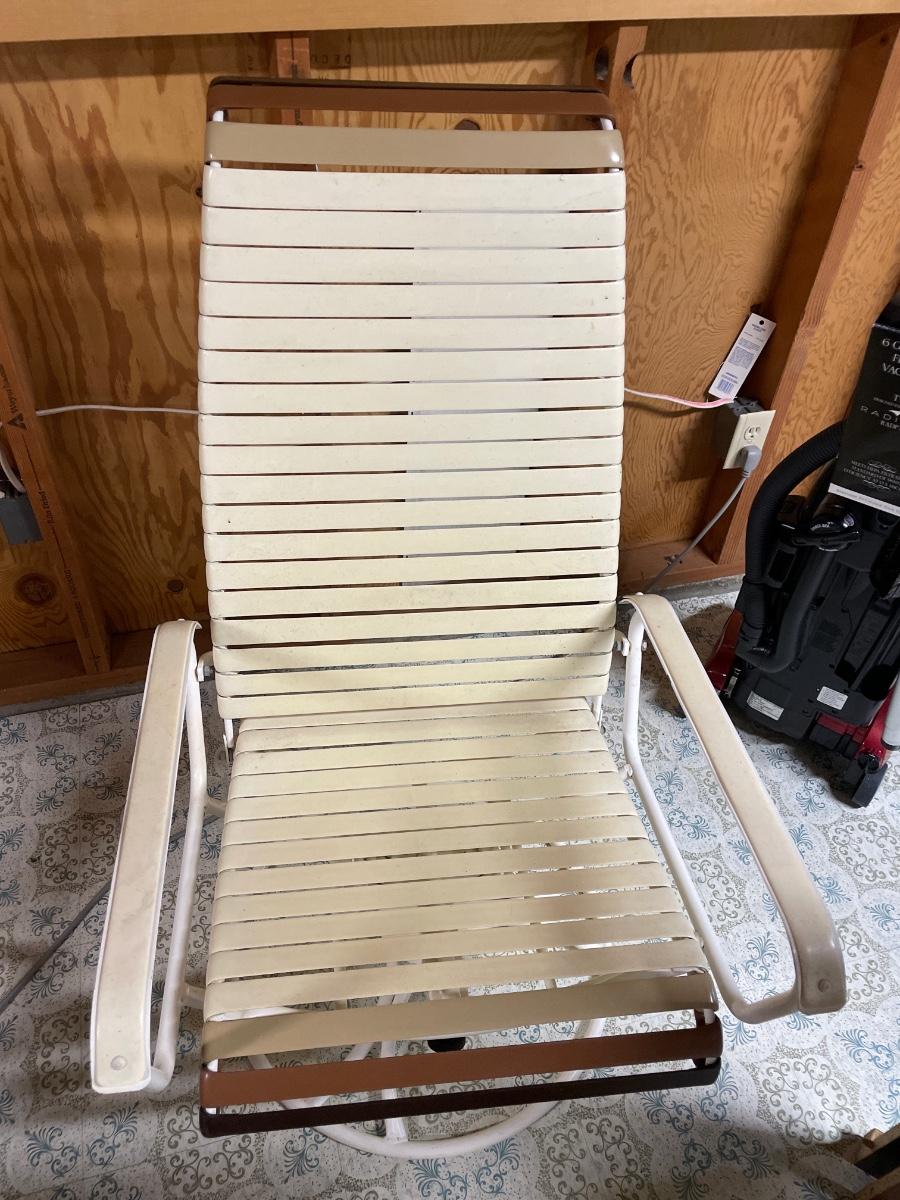 1 outdoor swivel chair