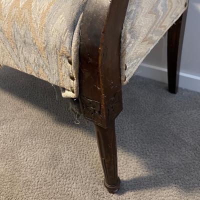 2B4-Antique bench