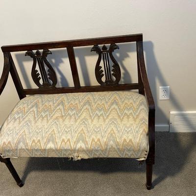 2B4-Antique bench