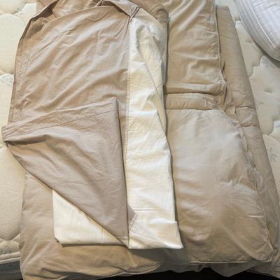 1B9-Queen comforter and queen bed skirt