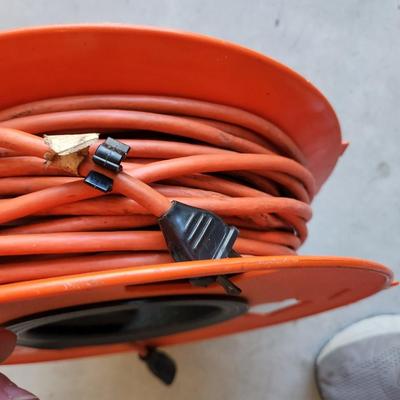 2 Spools Electric Extension Cords Green and Orange