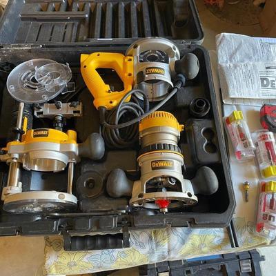 Dewalt DW618B3E Router Master Kit with Bits. Great Condition!