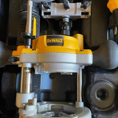 Dewalt DW618B3E Router Master Kit with Bits. Great Condition!