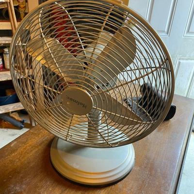 Holmes 12 Inch Fan with Metal Blades. Good Condition!