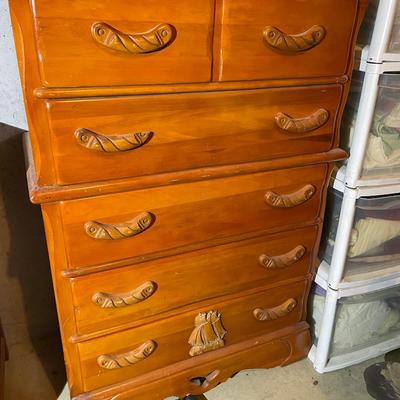 Antique Dresser Set with Mirror. Good Condition!