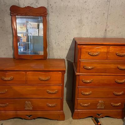 Antique Dresser Set with Mirror. Good Condition!