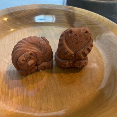 Set of cat figurines