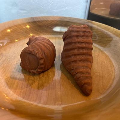 Set of cat figurines