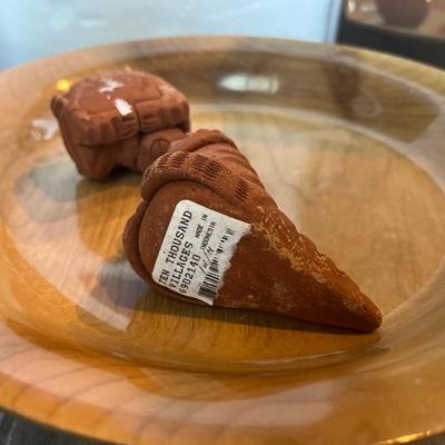 Set of cat figurines